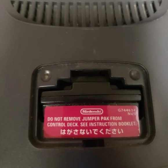 Nintendo 64 with 2 controllers - Picture 7 of 7